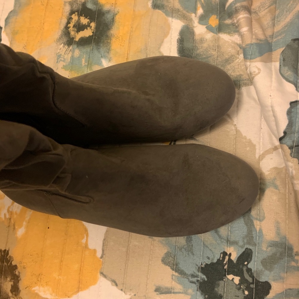Boots - Picture 3 of 8